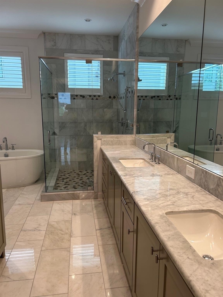 2548 N Bay Place N - Photo 2