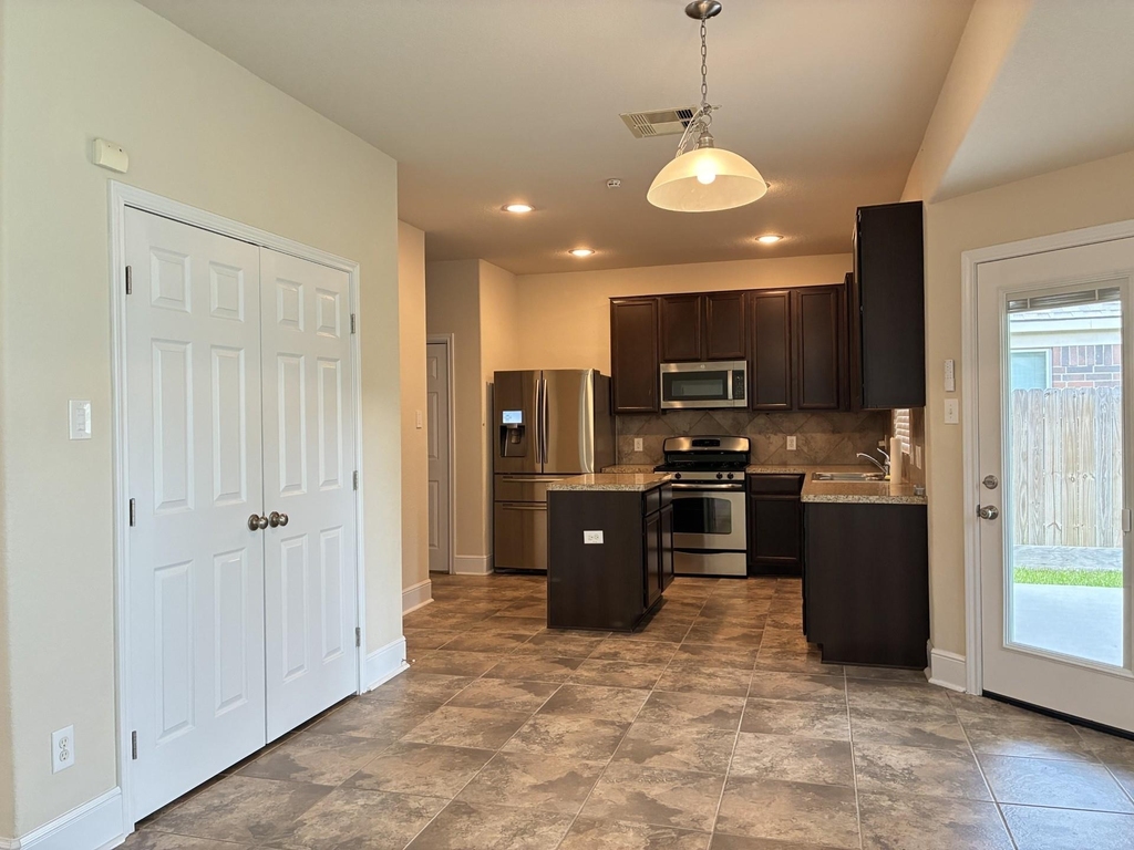 2588 Hallmark Oak Street - Photo 23