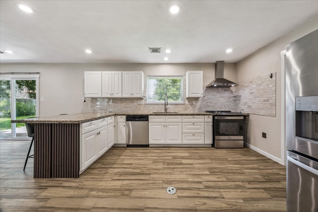 405 N Fulton Street - Photo 2