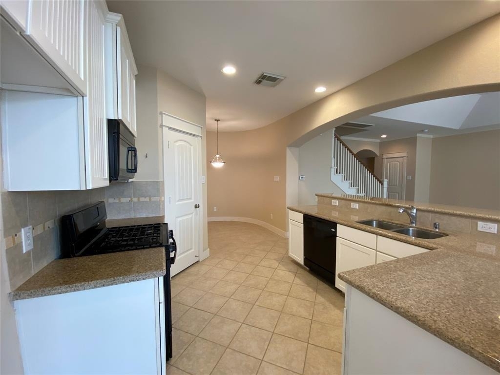 2833 Seaside Drive - Photo 3