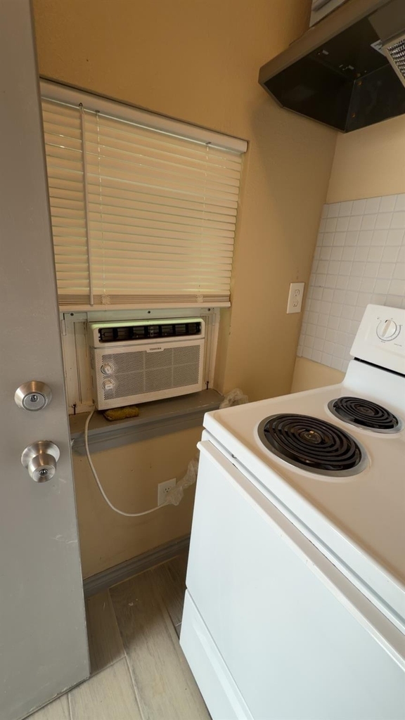 6303 Scotchwood Drive - Photo 5