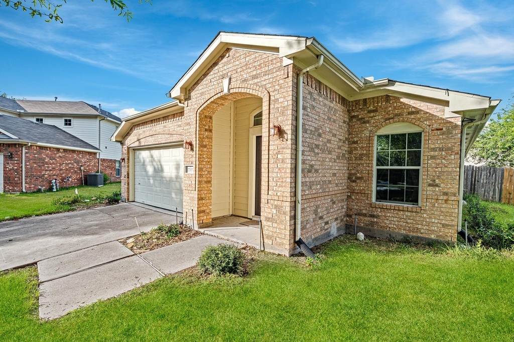 7207 Highland Oak Court - Photo 1
