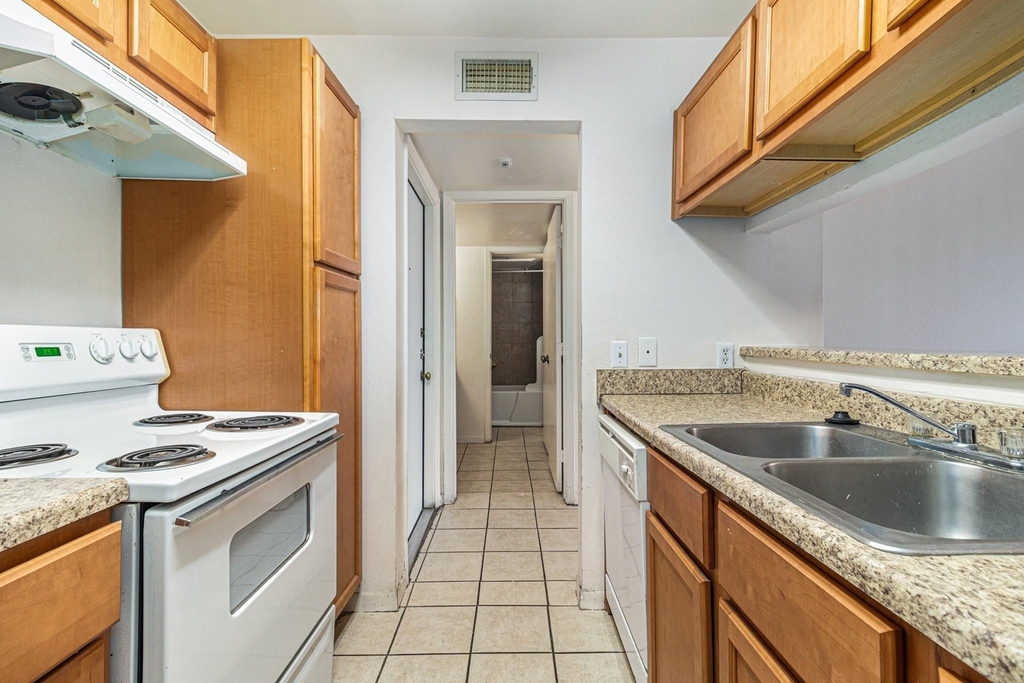 3045 Walnut Bend Lane - Photo 6