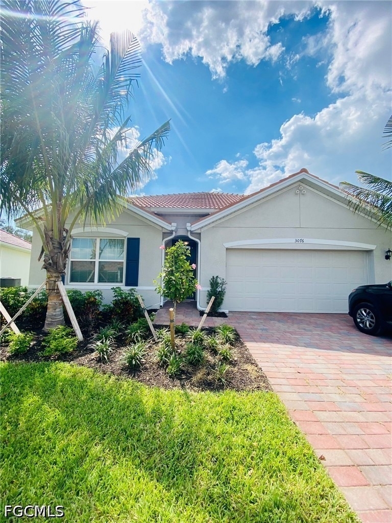 3076 Royal Gardens Avenue - Photo 0
