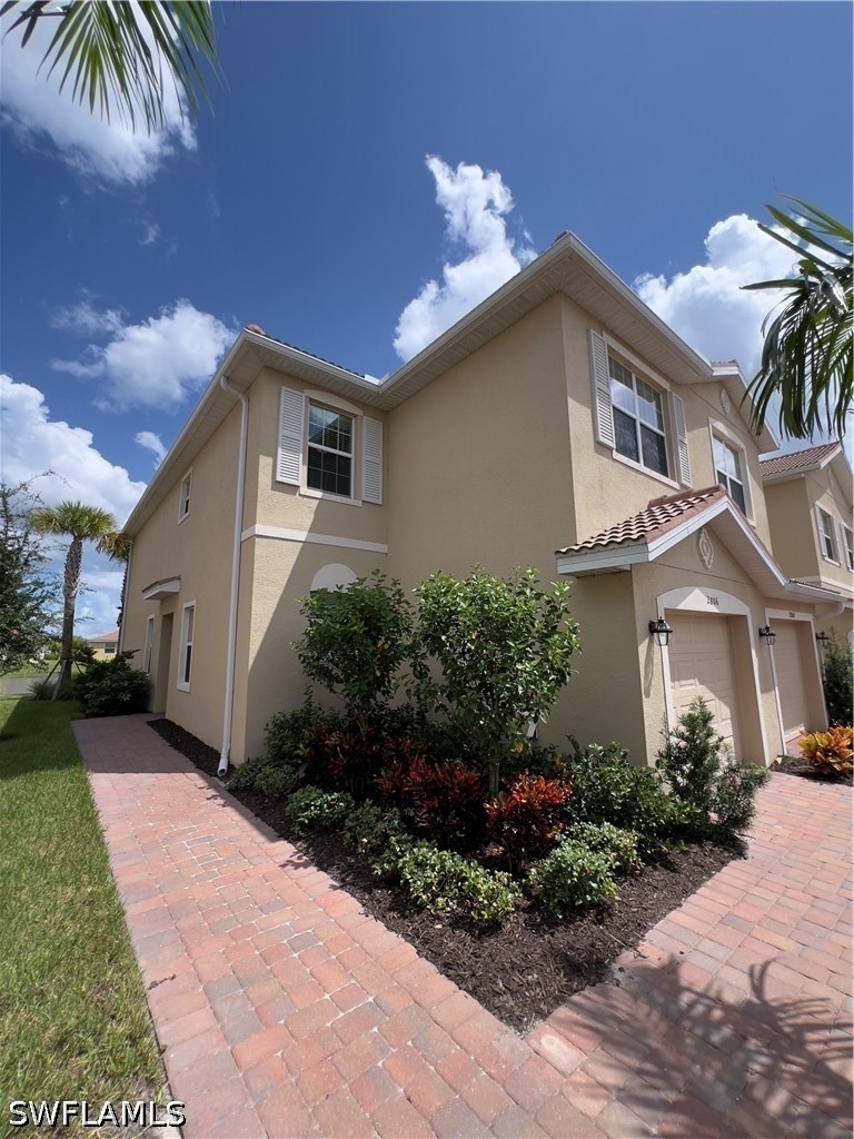 2806 Blossom Way - Photo 0