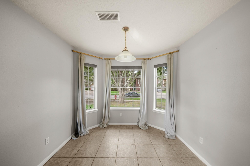 1242 Hunter Wood Drive - Photo 7