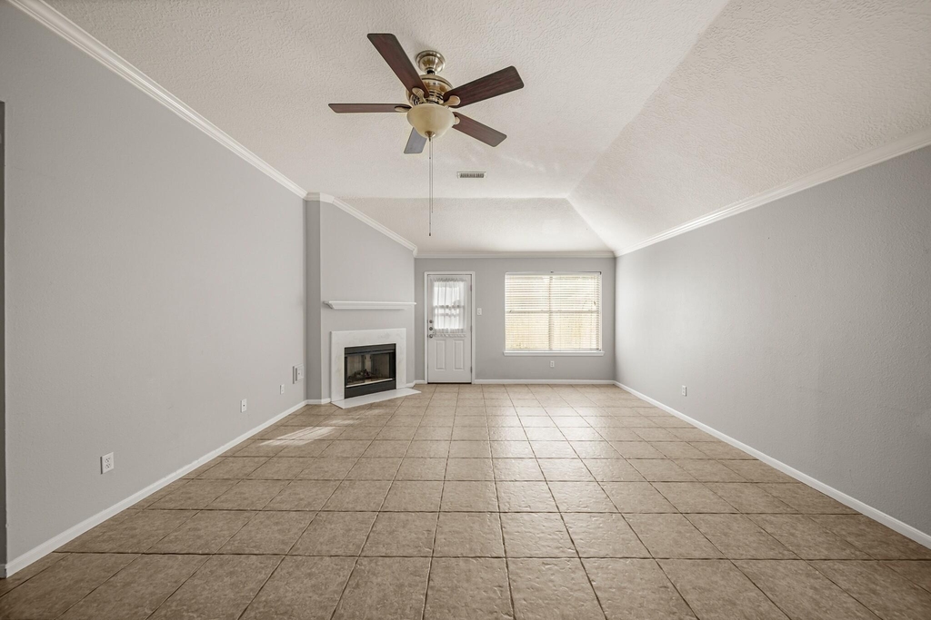 1242 Hunter Wood Drive - Photo 4