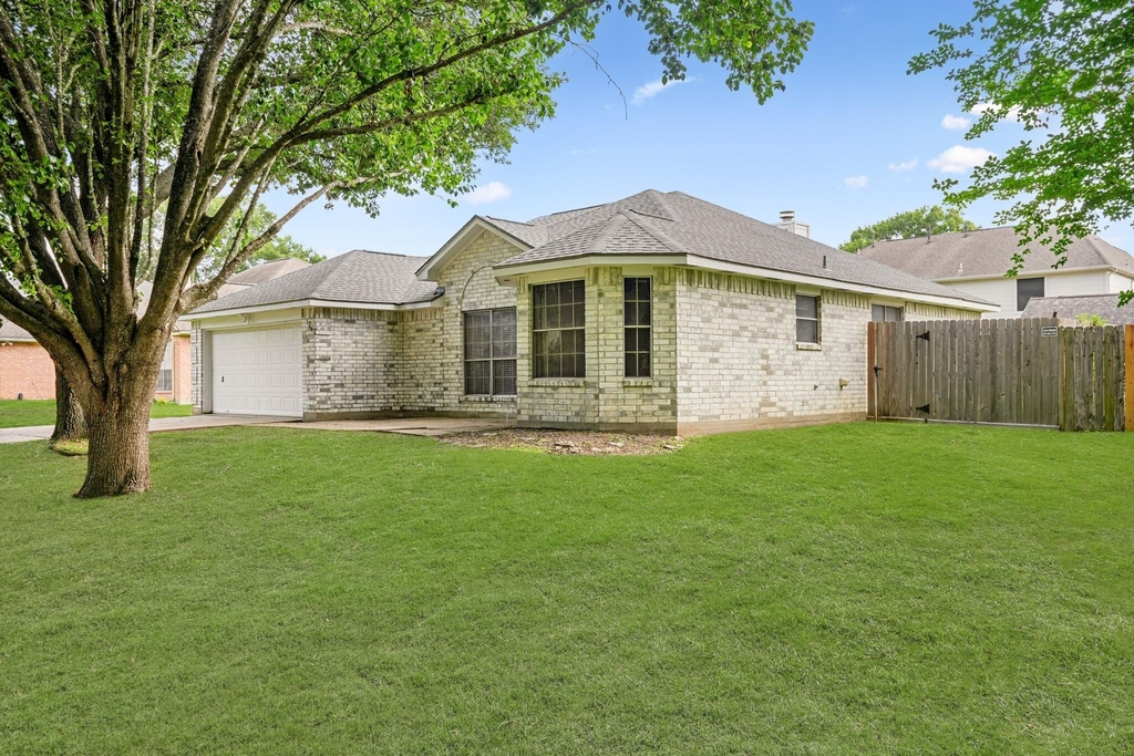 1242 Hunter Wood Drive - Photo 1