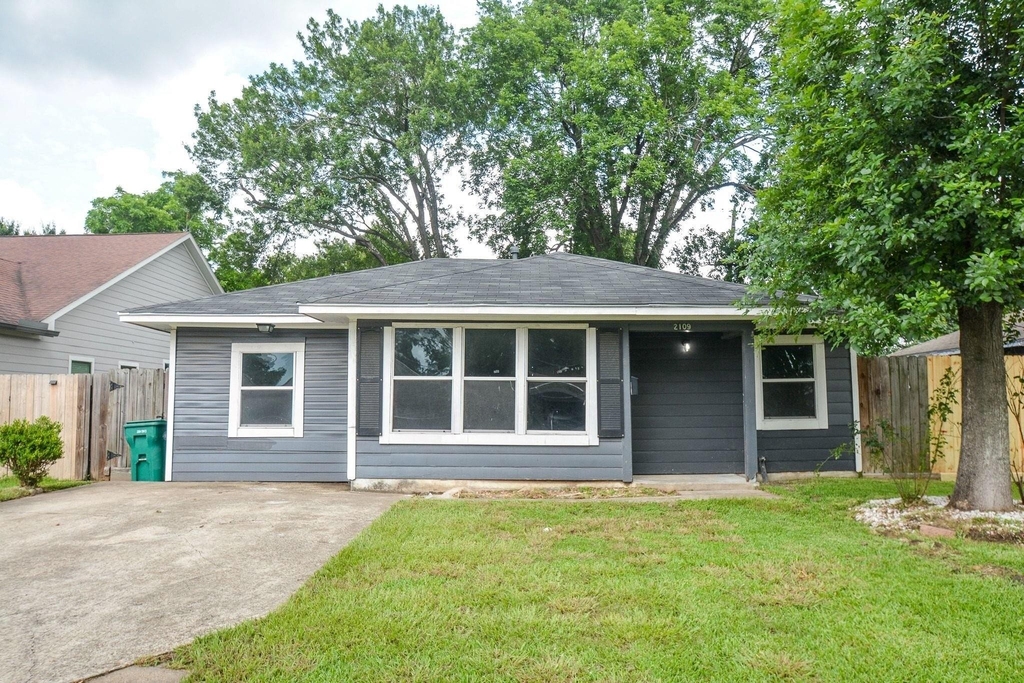 2109 Pomona Drive - Photo 0