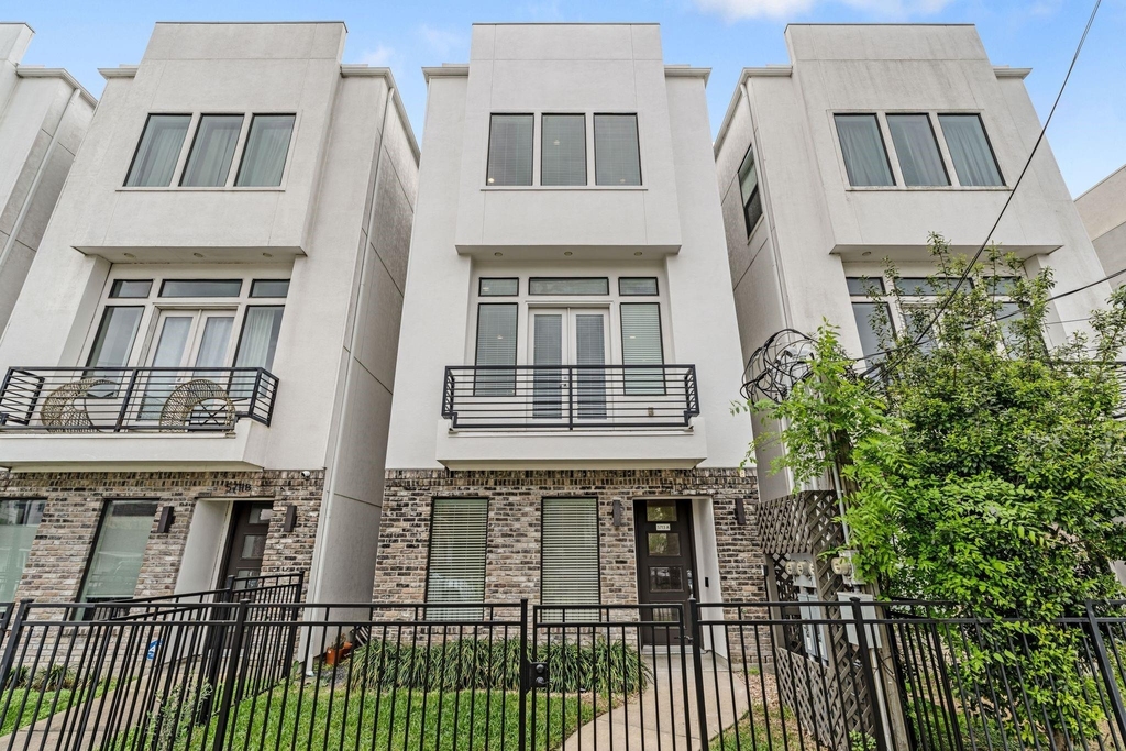 5713 Larkin Street - Photo 0