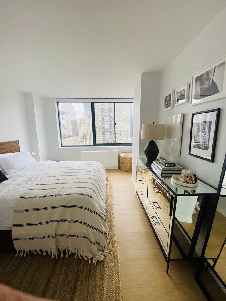 200 West 60th Street - Photo 12