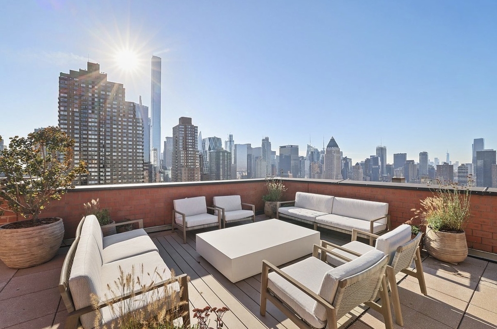 200 West 60th Street - Photo 19