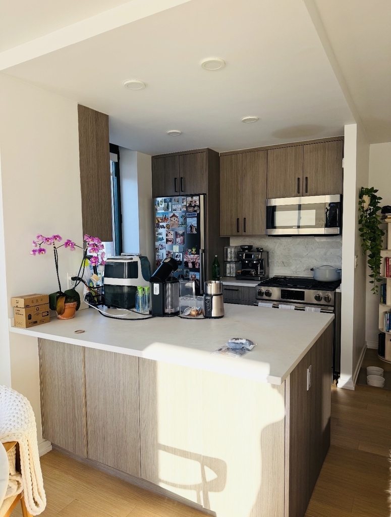 200 West 60th Street - Photo 3