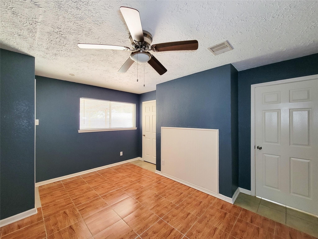 409 S Travis - Photo 18