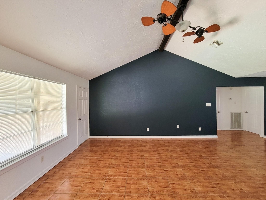 409 S Travis - Photo 16