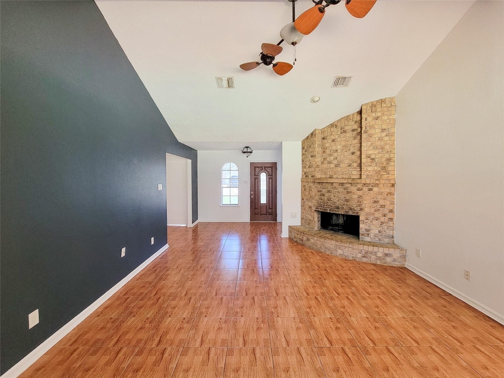 409 S Travis - Photo 6