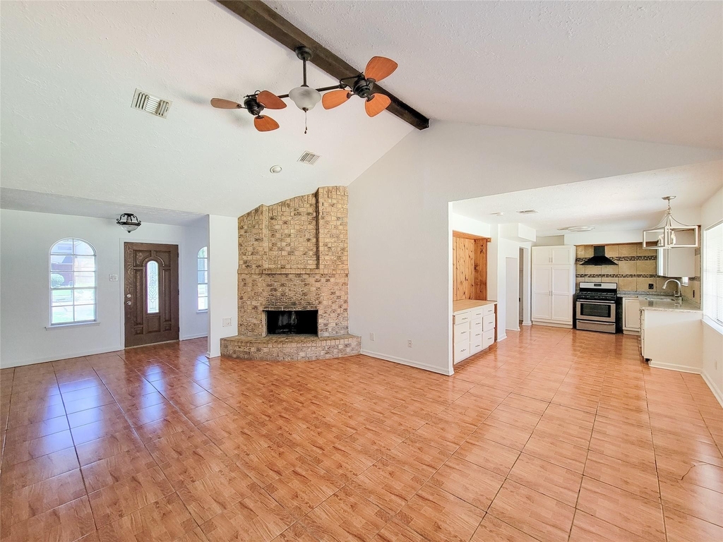 409 S Travis - Photo 5