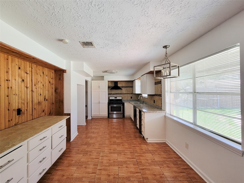 409 S Travis - Photo 9