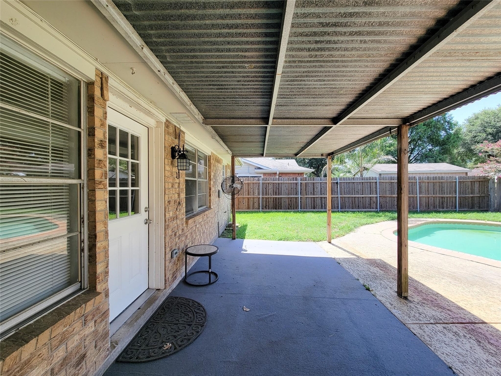 409 S Travis - Photo 30