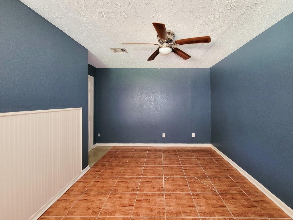 409 S Travis - Photo 17
