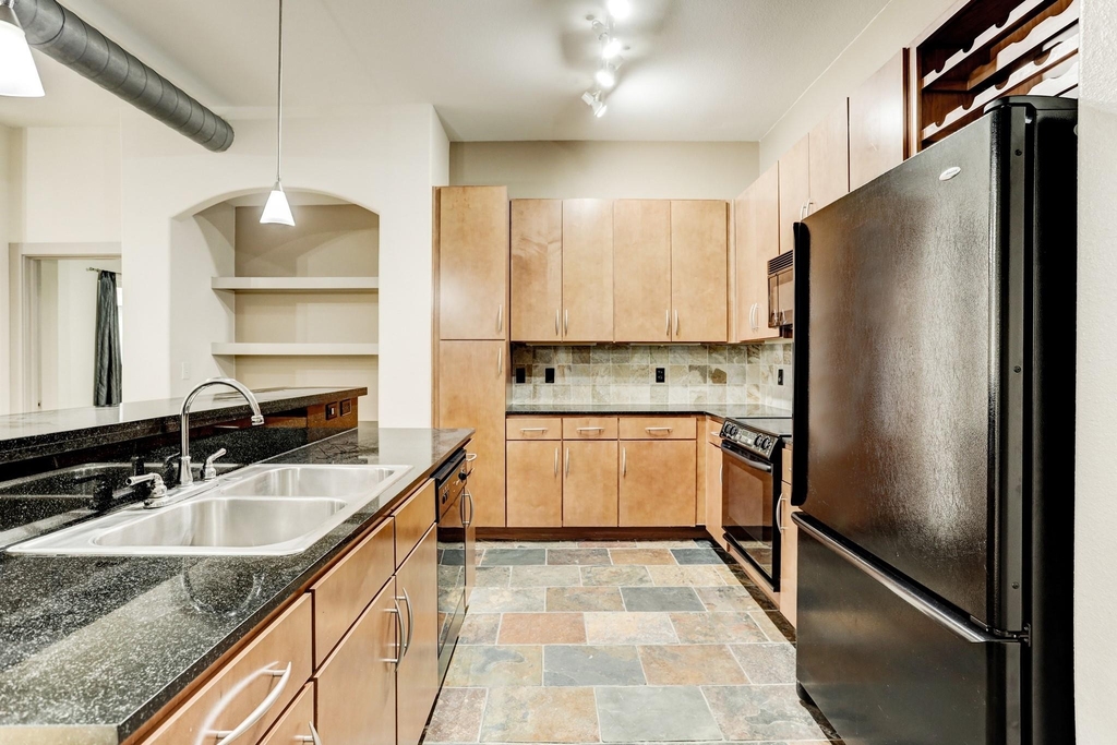 1901 Post Oak Boulevard - Photo 22