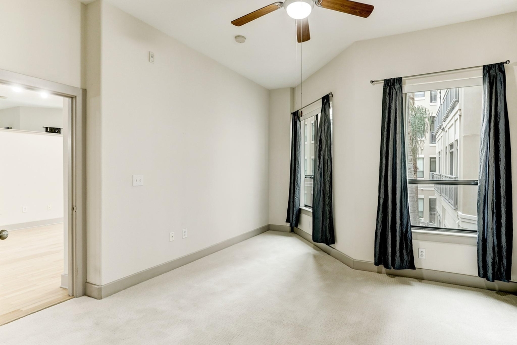 1901 Post Oak Boulevard - Photo 28
