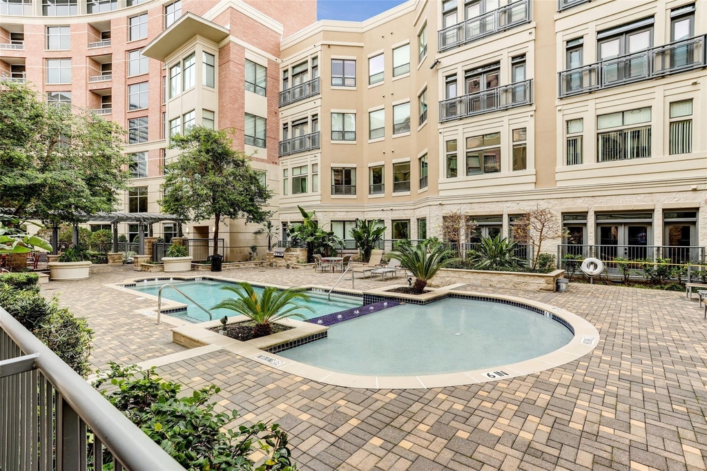 1901 Post Oak Boulevard - Photo 3