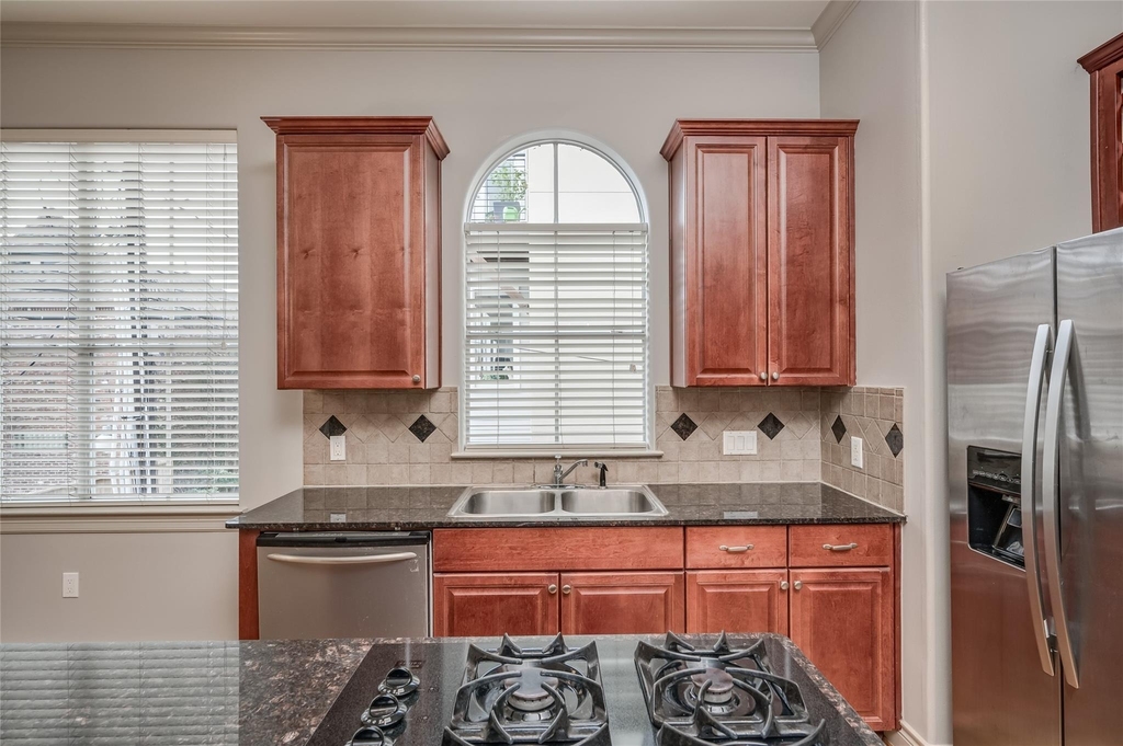 315 Sandman Street - Photo 33