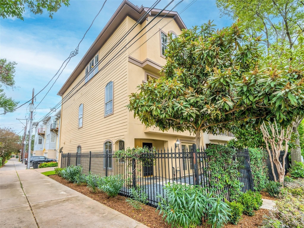 315 Sandman Street - Photo 4