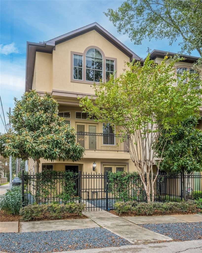 315 Sandman Street - Photo 2