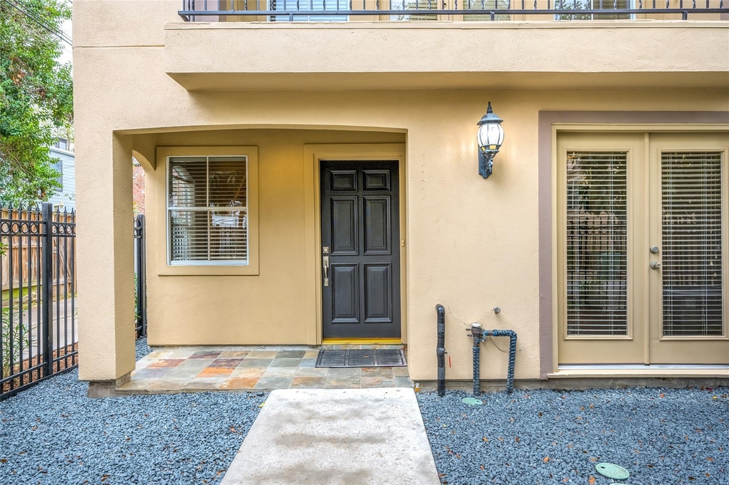 315 Sandman Street - Photo 3