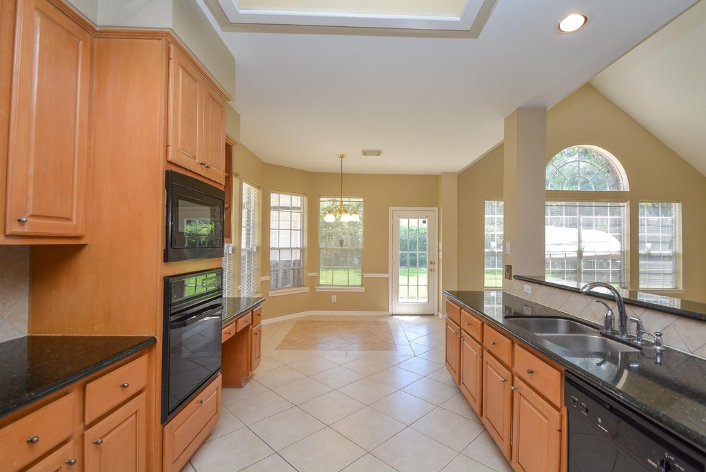 17415 Fountainview Circle - Photo 3