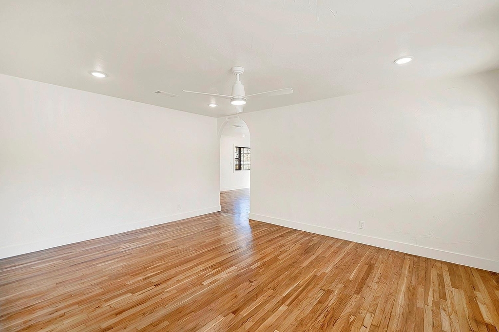 510 Parkview Boulevard - Photo 3
