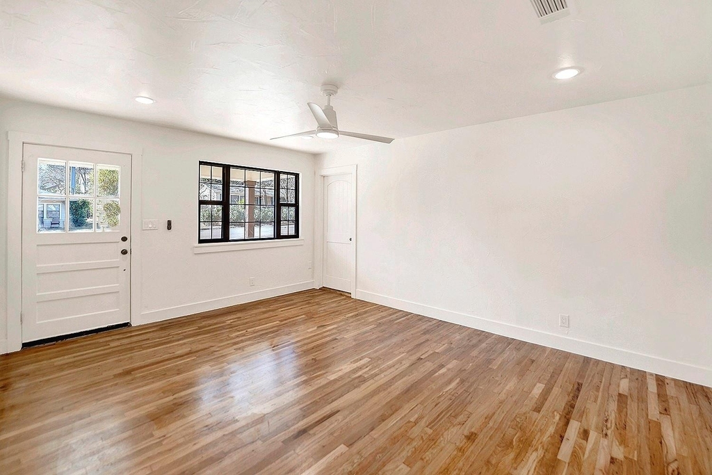 510 Parkview Boulevard - Photo 1