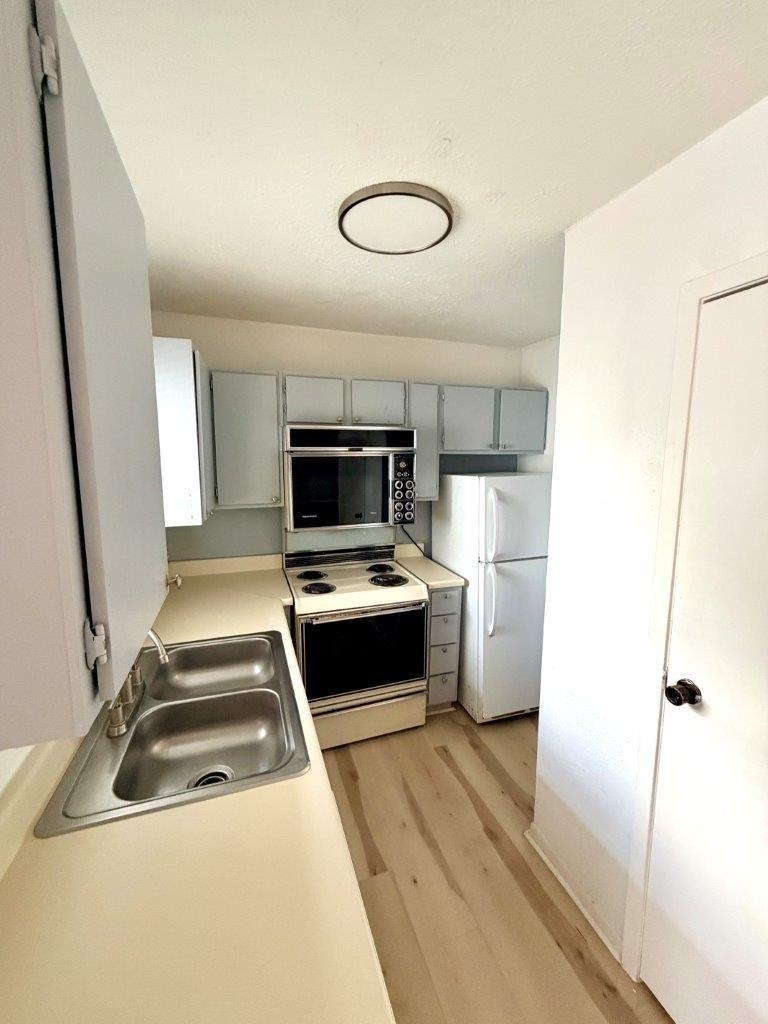 7901 Cambridge Street - Photo 3