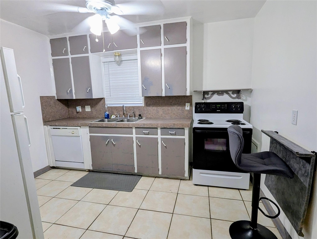 5903a Nancy Ann Street - Photo 4