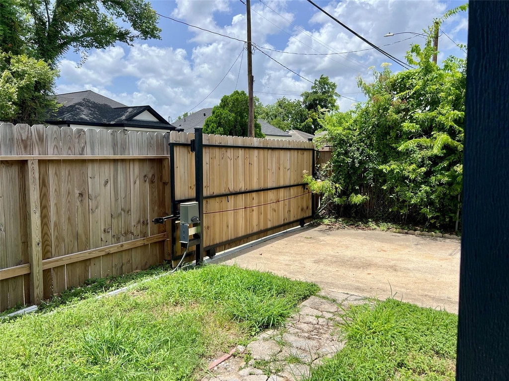 1119 Panama Street - Photo 32
