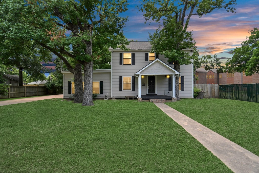901 N Jones Street - Photo 0