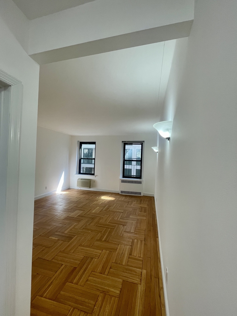 440 East 78th Street, 2D - Photo 1