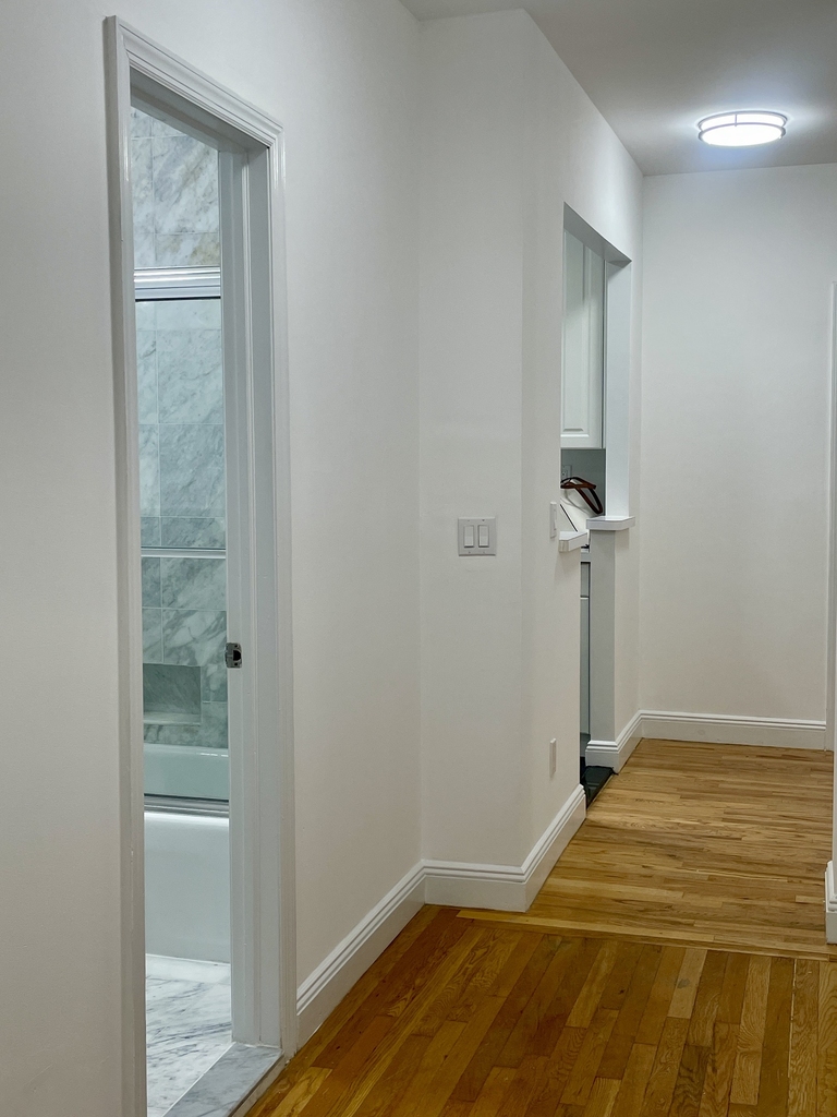 440 East 78th Street, 2D - Photo 2