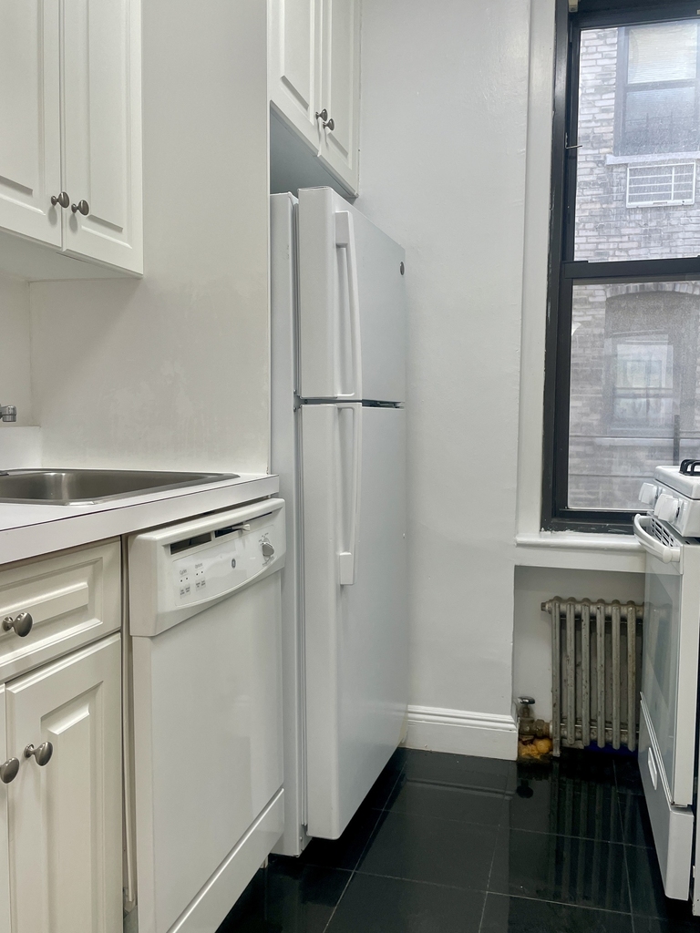 440 East 78th Street, 2D - Photo 4