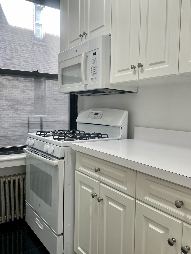 440 East 78th Street, 2D - Photo 5