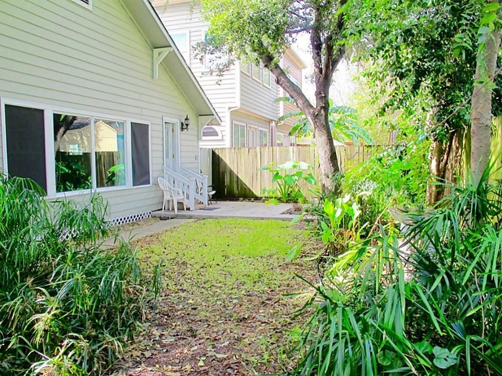 1221 Aurora Street - Photo 5