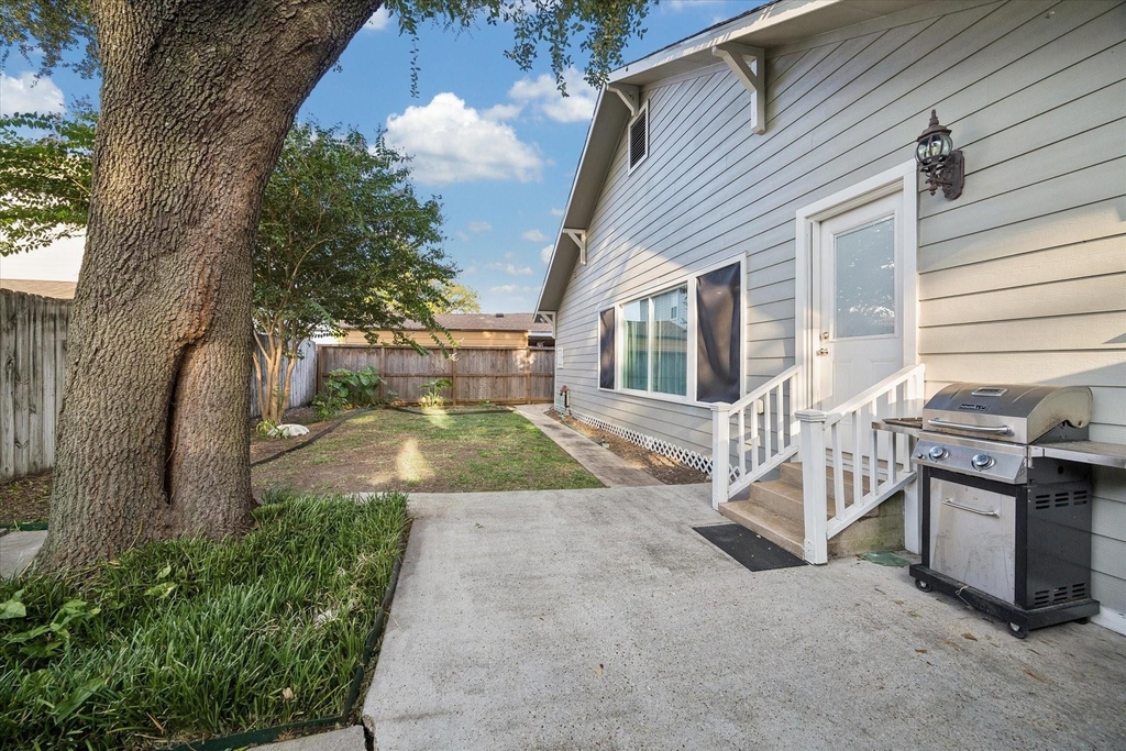 1221 Aurora Street - Photo 9