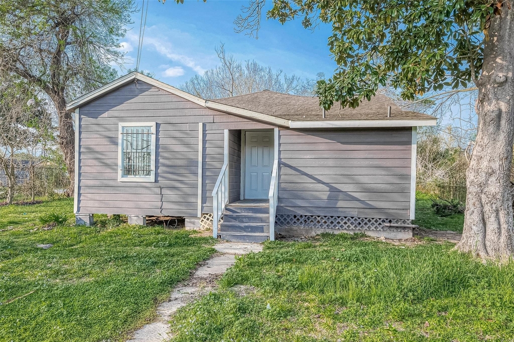 8304 Darien Street - Photo 0