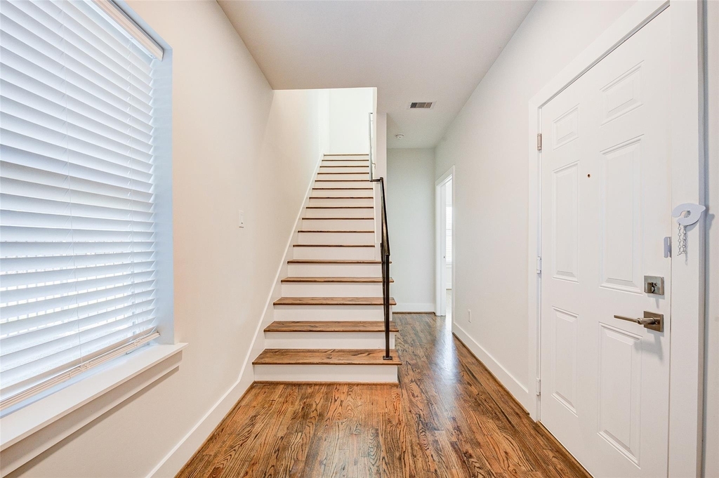 1603 Colorado Street - Photo 4