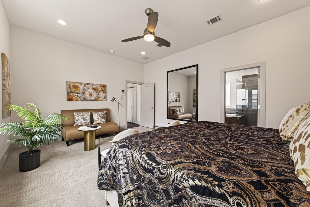 1604 Ovid Street - Photo 2