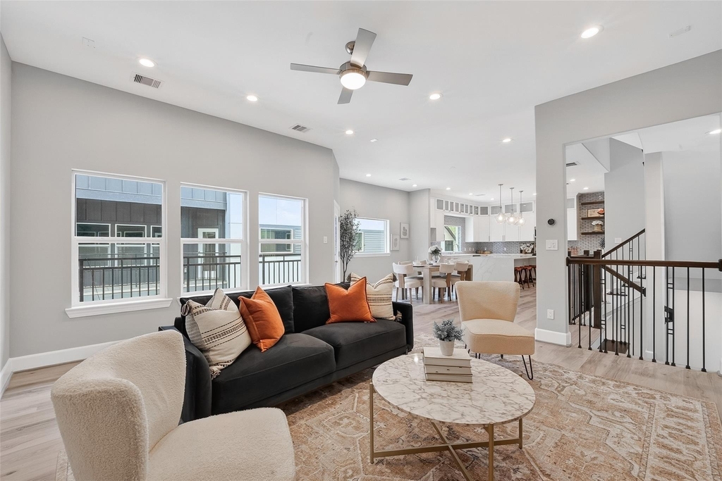1122 W 16th Street - Photo 6