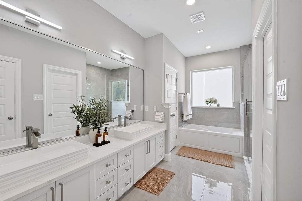 1122 W 16th Street - Photo 12