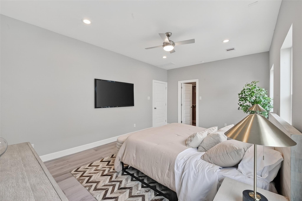 1122 W 16th Street - Photo 11